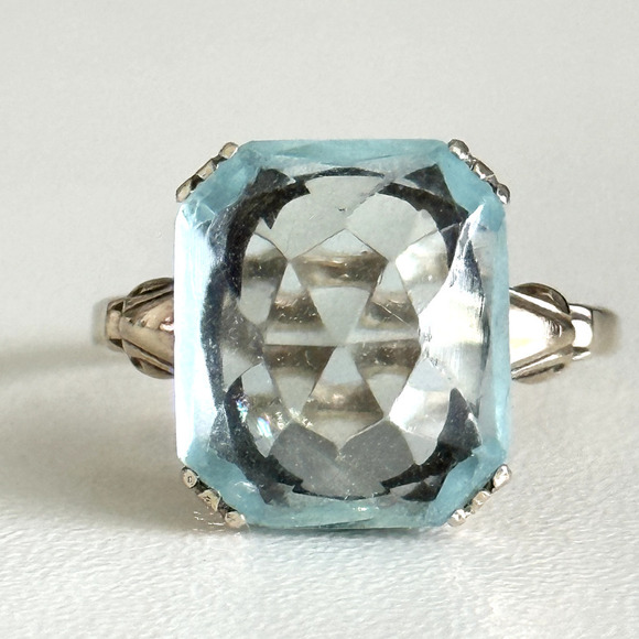 Vintage 10K Yellow Gold Blue Faceted Glass Transparent Ladies Band Ring Size 8